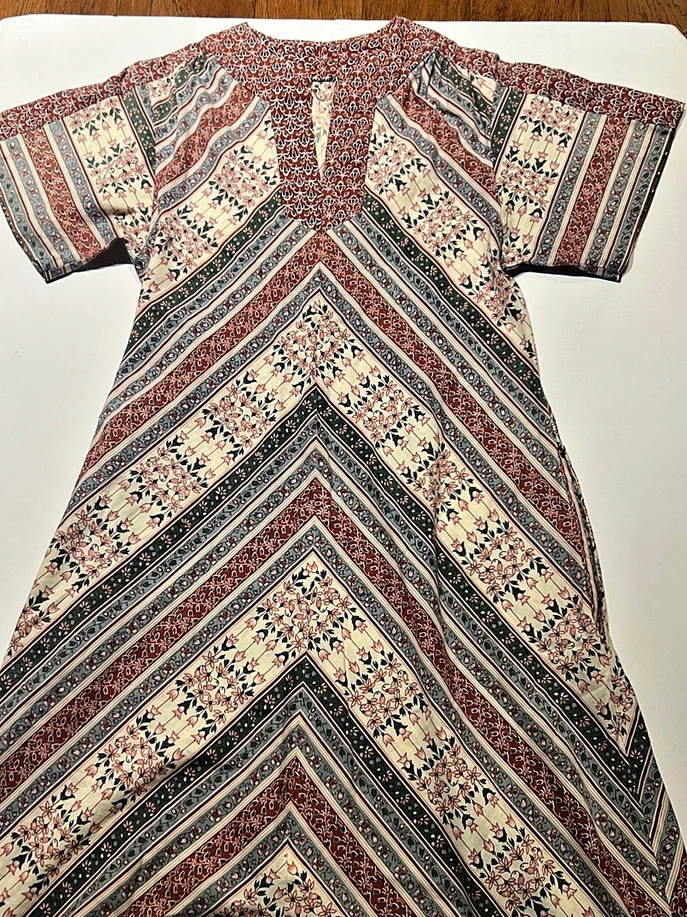 Cotton blend short-sleeve dress, vintage 1970s chevron stripe print A-line dress